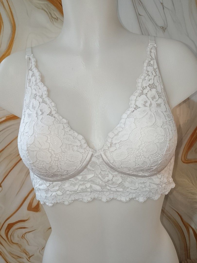 34b MAIDENFORM White Lace Bralette with thin pads nonwire (Category: Undergarments & Loungewear) located in Manila. Submitted by truecrystal-1407 (Listing ID 1464232674, Image 1). Description: .