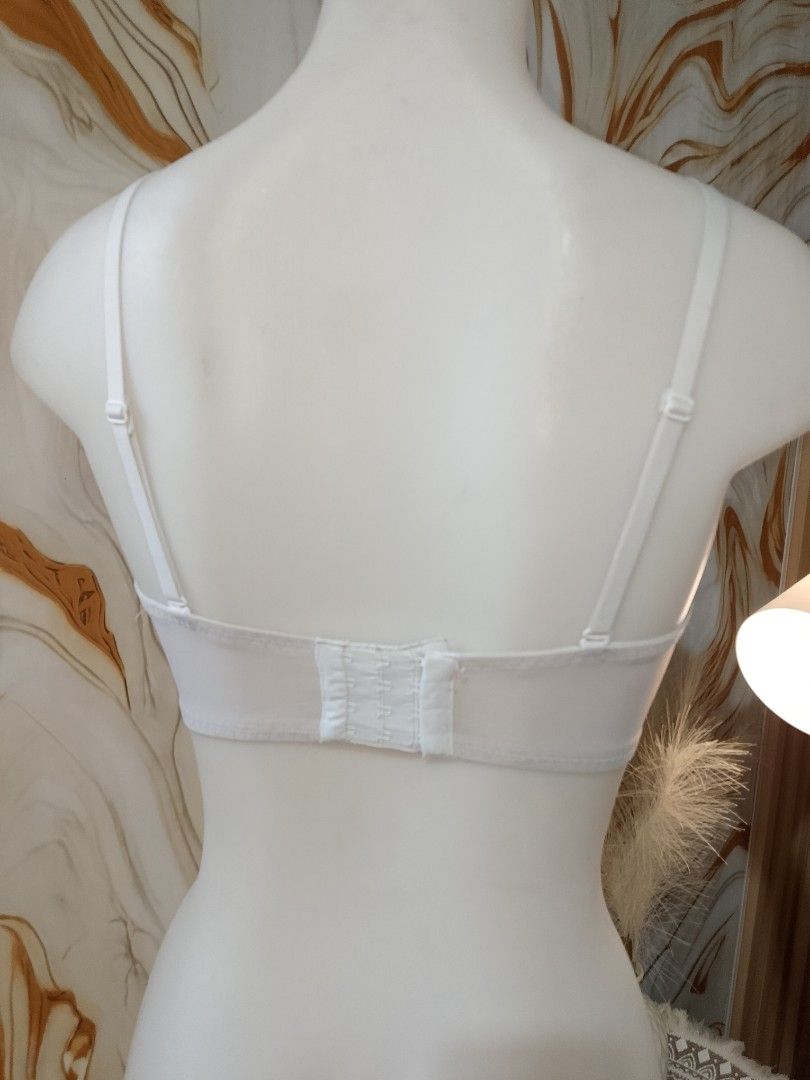 34b MAIDENFORM White Lace Bralette with thin pads nonwire (Category: Undergarments & Loungewear) located in Manila. Submitted by truecrystal-1407 (Listing ID 1464232674, Image 3). Description: .