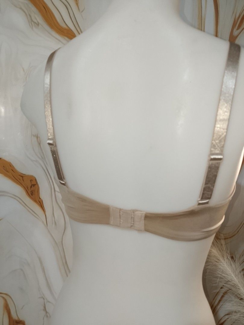 34d Calvin Klein bra thin soft pads underwired (Category: Undergarments & Loungewear) located in Manila. Submitted by truecrystal-1407 (Listing ID 1464345664, Image 3). Description: Orig Calvin Klein bra.