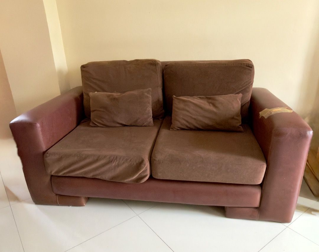 3 & 2 Seater Sofa for Sale (Category: Sofas) located in Bacoor. Submitted by nerip (Listing ID 1464203758, Image 1). Description: Still sturdy and usable sofa. Shows some signs of wear from use, as shown in the photos. Size: Width 200cm, height 58cm, length 87cm (3 seater sofa) Width 160cm, height 58cm, length 87cm (2 seater sofa) 📍 For pick-up: Molino 4, Bacoor, Cavite 🚚 Buyer to arrange pick-up/transport..