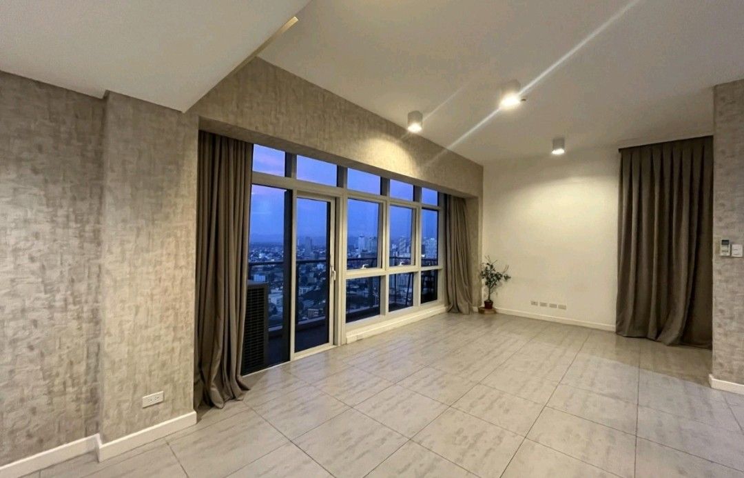 3 Bedroom SkyVillas for Rent (Category: Apartments & Condos) located in Quezon City. Submitted by kat3n (Listing ID 1464216761, Image 1). Description: LUXURY PENTHOUSE FOR LEASE — SKY VILLAS AT ONE BALETE ₱185,000/month — Inclusive of Association Dues 📍 Sky Villas at One Balete One Balete Drive corner N. Domingo Street New Manila, Quezon City A rare opportunity to lease a 202 sqm true penthouse residence in the heart of New Manila. Penthouse 33D