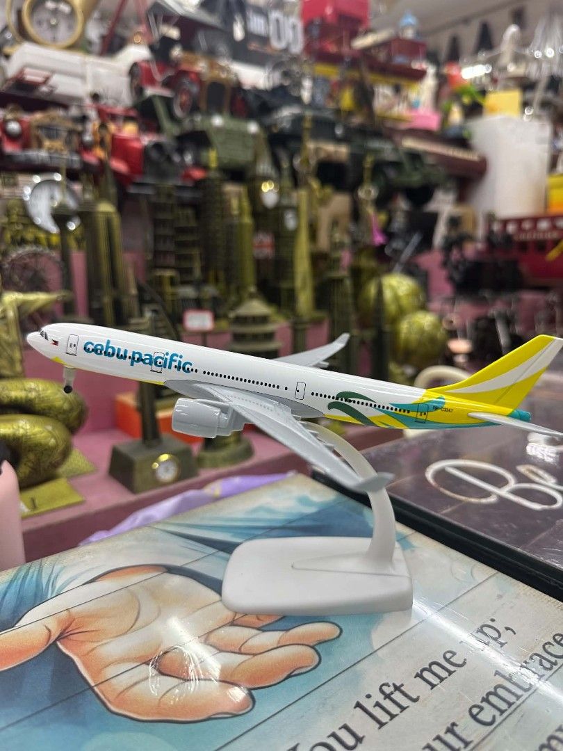 8 inches deicast airplane collection (Category: Vehicle & Diecast Models) located in Manila. Submitted by erick80762 (Listing ID 1464345718, Image 1). Description: .