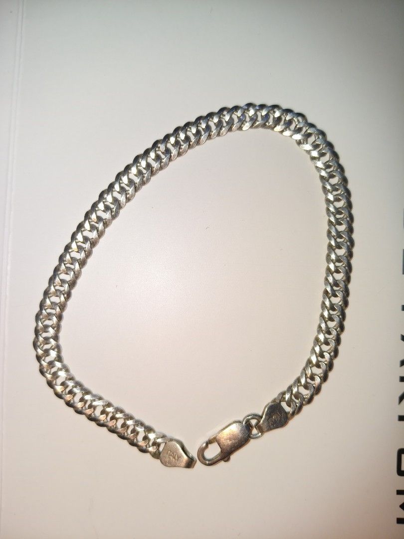 8cut Sterling Silver Bracelet (Category: Bracelets) located in Iba. Submitted by clctvph (Listing ID 1464350693, Image 1). Description: - 8cut Bracelet Sterling silver - 6mm - Marked 'ITALY' and '925' - Approximately 8.5 inches long - Ideal for everyday wear or layering.