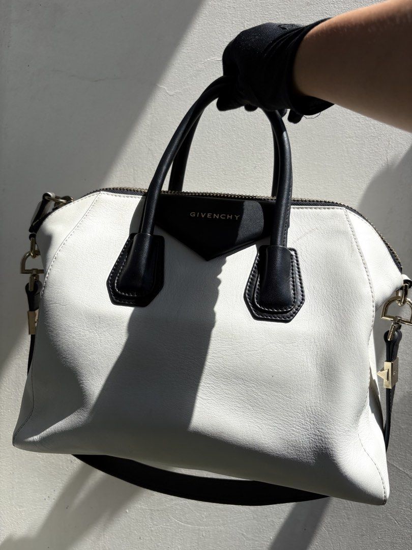 💯 Authentic Givenchy Antigona (Category: Shoulder Bags) located in San Mateo. Submitted by littlemalashop (Listing ID 1464251740, Image 1). Description: .