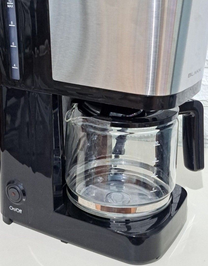 ☕ BLAKK Coffee Maker 1.25L – 10 Cups (Category: Coffee Machines & Makers) located in Taguig. Submitted by authprelovedonlineshop1 (Listing ID 1464176158, Image 2). Description: ### ☕ BLAKK Coffee Maker 1.25L – 10 Cups **Like-new condition and perfect for your daily coffee! ☕✨** - **Brand: BLAKK** - Capacity: **1.25L / up to 10 cups** - **30-second anti-drip function** - **Keep-warm function** - **Boil-dry protection** - Includes **glass carafe** 