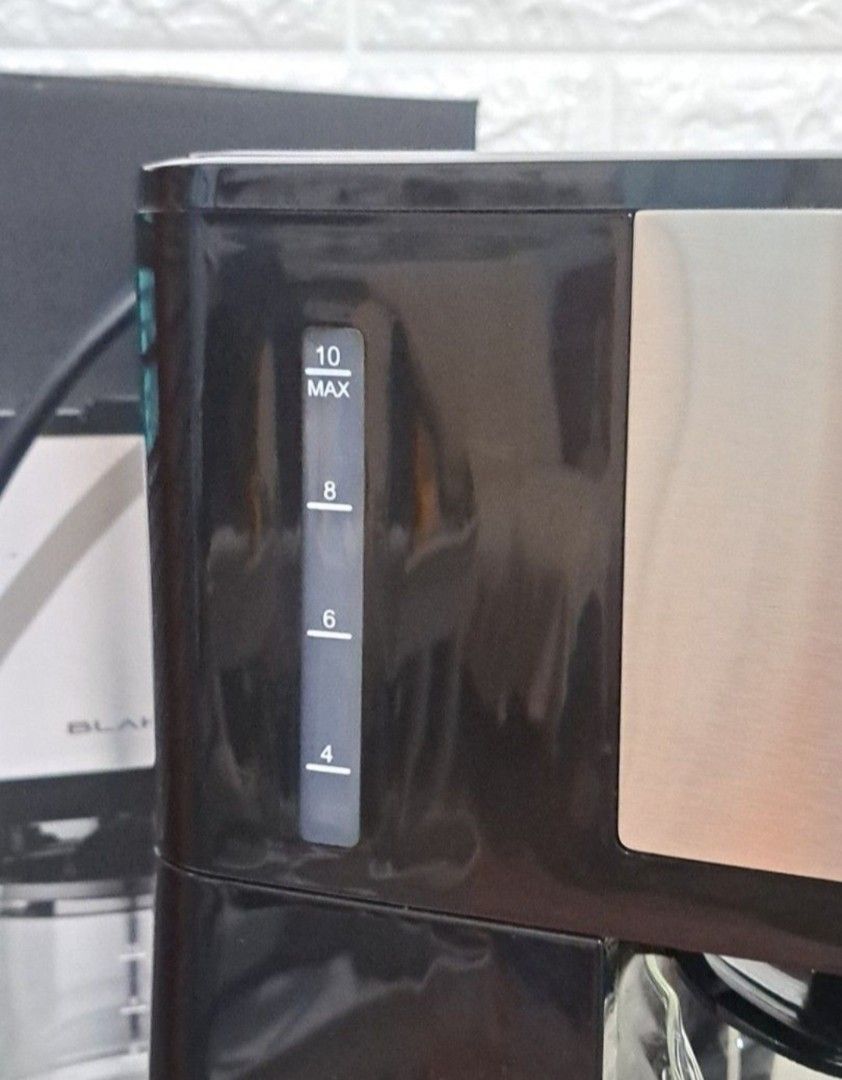 ☕ BLAKK Coffee Maker 1.25L – 10 Cups (Category: Coffee Machines & Makers) located in Taguig. Submitted by authprelovedonlineshop1 (Listing ID 1464176158, Image 3). Description: ### ☕ BLAKK Coffee Maker 1.25L – 10 Cups **Like-new condition and perfect for your daily coffee! ☕✨** - **Brand: BLAKK** - Capacity: **1.25L / up to 10 cups** - **30-second anti-drip function** - **Keep-warm function** - **Boil-dry protection** - Includes **glass carafe** 