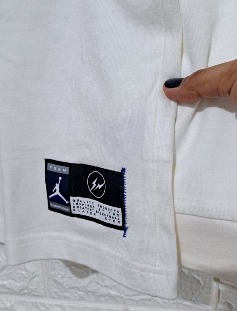 🖤 Jordan x Fragment Long Sleeve Tee (Category: Tshirts & Polo Shirts ) located in Taguig. Submitted by authprelovedonlineshop2 (Listing ID 1464183323, Image 3). Description: ### 🖤 Jordan x Fragment Long Sleeve Tee **Brand New – Untagged but Tag Included! ✨** - **Jordan x Fragment** collaboration - Long-sleeve T-shirt - **Brand new, never worn** - Untagged, but **original tag is kept/included** - **Size: Small** - **Loose fit** - Perfect for str