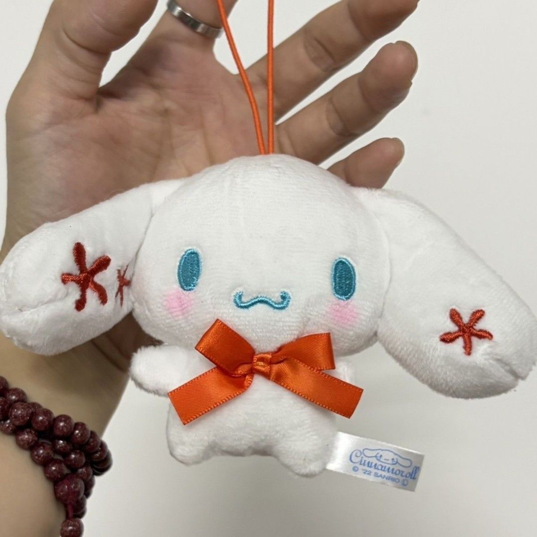 [全新連袋] Sanrio Cinnamoroll 毛公仔掛飾 (兩款) （分類：動漫角色周邊）位於 Hong Kong。 由 cc401876 提交（商品編號 1464203602，圖片 2）。簡介： 兩隻一齊買可以平d。