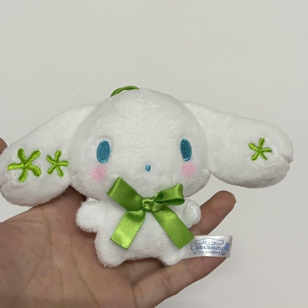 [全新連袋] Sanrio Cinnamoroll 毛公仔掛飾 (兩款) （分類：動漫角色周邊）位於 Hong Kong。 由 cc401876 提交（商品編號 1464203602，圖片 3）。簡介： 兩隻一齊買可以平d。