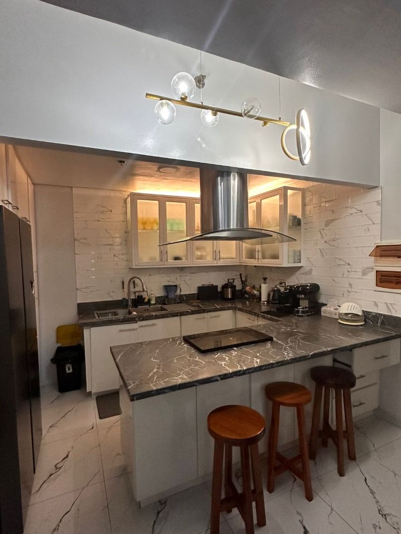 📍 The Fort Residences BGC (Category: Apartments & Condos) located in Makati City. Submitted by renzproperties (Listing ID 1464203493, Image 2). Description: 📍 The Fort Residences BGC For Sale - ₱30M Gross (Repriced from ₱33M) 3BR + maid’s room w T&B 3TB FA: 133 sqm Inclusions: Fully Furnished Parking: 1 slot Features: - Bi-level corner unit - Fully renovated interior designed Title status: Mortgaged Ownership: Individual *DIRECT TO OWNER* ⬇️Mor