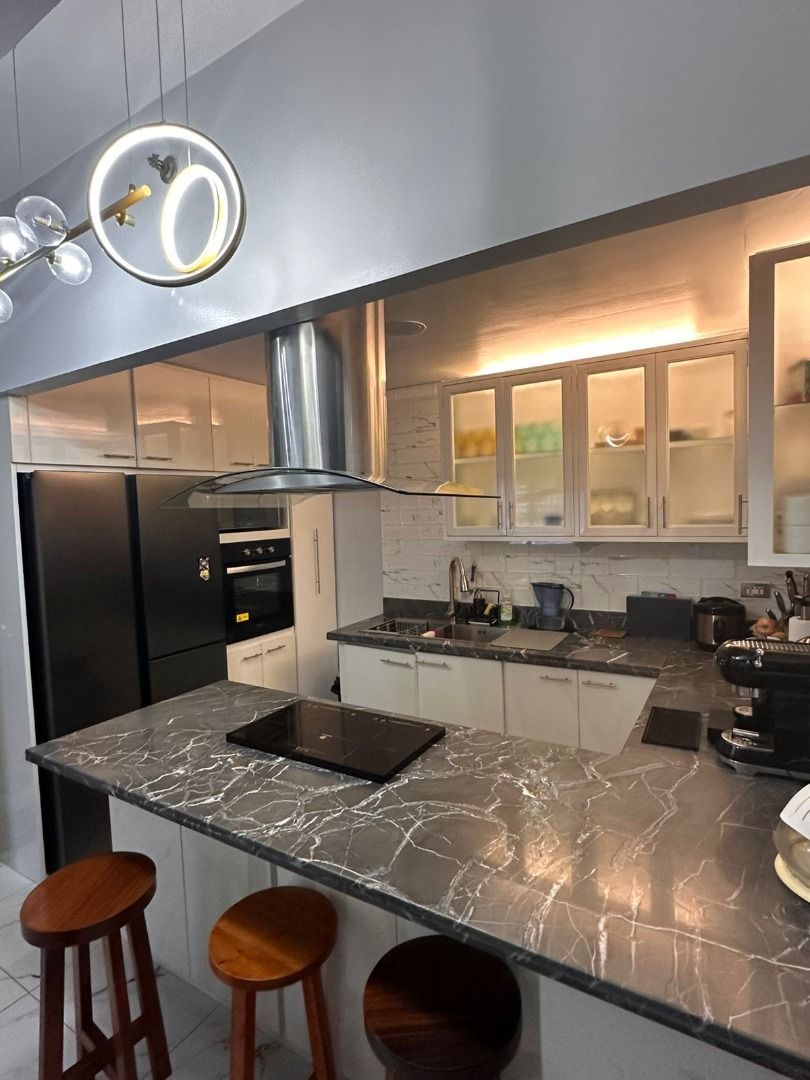 📍 The Fort Residences BGC (Category: Apartments & Condos) located in Makati City. Submitted by renzproperties (Listing ID 1464203493, Image 1). Description: 📍 The Fort Residences BGC For Sale - ₱30M Gross (Repriced from ₱33M) 3BR + maid’s room w T&B 3TB FA: 133 sqm Inclusions: Fully Furnished Parking: 1 slot Features: - Bi-level corner unit - Fully renovated interior designed Title status: Mortgaged Ownership: Individual *DIRECT TO OWNER* ⬇️Mor