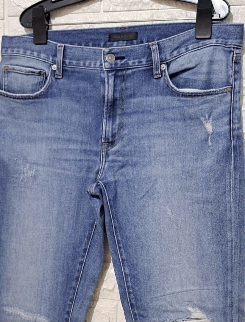 👖 UNIQLO Regular Fit Jeans (Category: Jeans) located in Taguig. Submitted by authprelovedonlineshop2 (Listing ID 1464186349, Image 3). Description: ### 👖 UNIQLO Regular Fit Jeans **Classic, versatile, and perfect for everyday wear! ✨** - **Brand: UNIQLO** - **Regular Fit** - Classic blue wash - Stylish **distressed/ripped details** - **Waist: 34 inches** - Button closure - Classic **5-pocket design** - **Excellent condition** - Great for casual