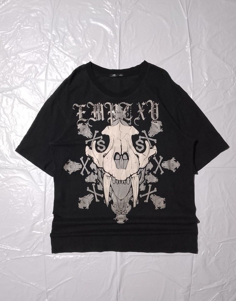 ✨ Y2k Skull Design ✨ ( Skull design) (Category: Tshirts & Polo Shirts ) located in Caloocan City. Submitted by thrifnimaxi (Listing ID 1464269777, Image 1). Description: 📌 SIZE & DIMENSIONS 📏Size: Medium To Large 📐Dimes:⤵️ Width 20.5/21'' Length 28.3'' 📩.