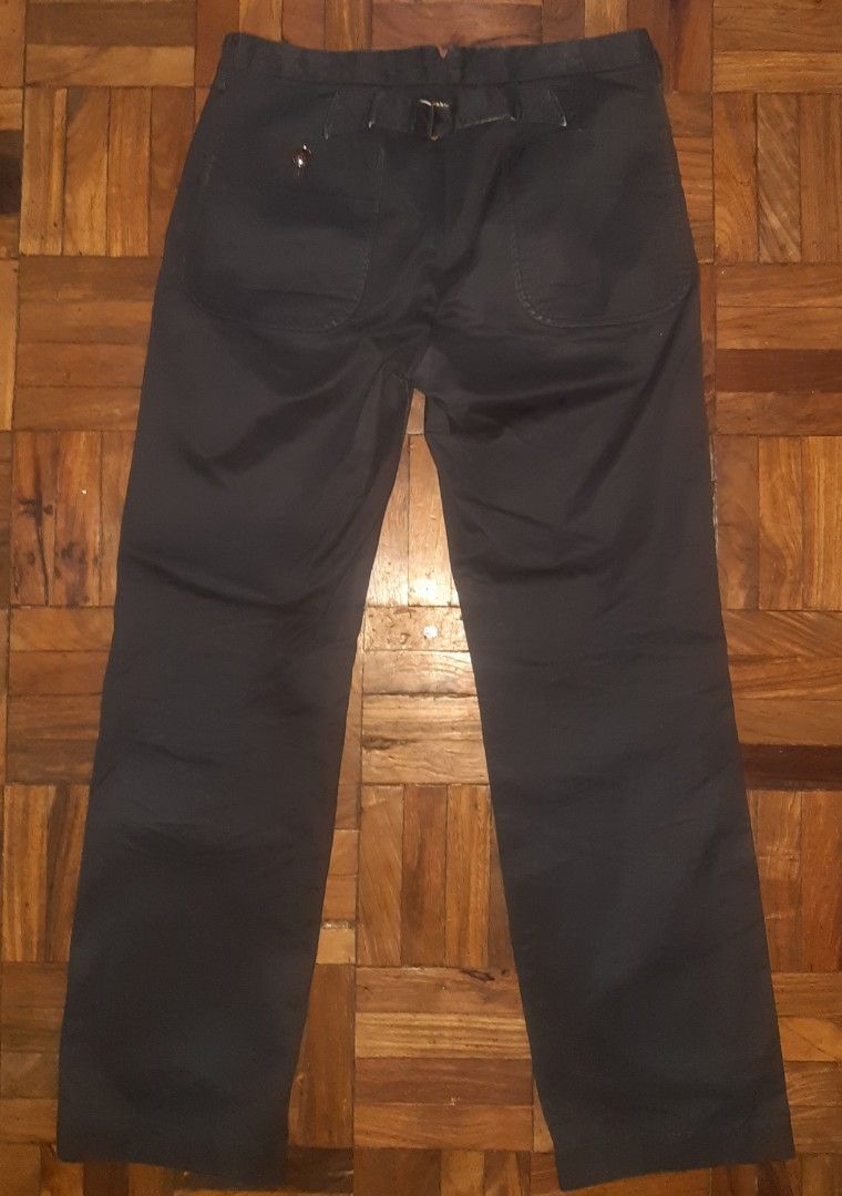 A Vontade Cinch-Back Made in Japan (Category: Chinos) located in Davao. Submitted by wonderwallnnipz_91 (Listing ID 1464303139, Image 3). Description: A Vontade "Cinch-Back" Chinos Pants Made in Japan Size 9 on Tag Color: Dark Navy Good condition but they have small distressed on side pocket "Unnoticeable" natural for chinos pants (See picture details on the last pic) Actual Measurements: Waist: 30 inches Rise: 9.5 inches Thigh: 10.2 inches Outse