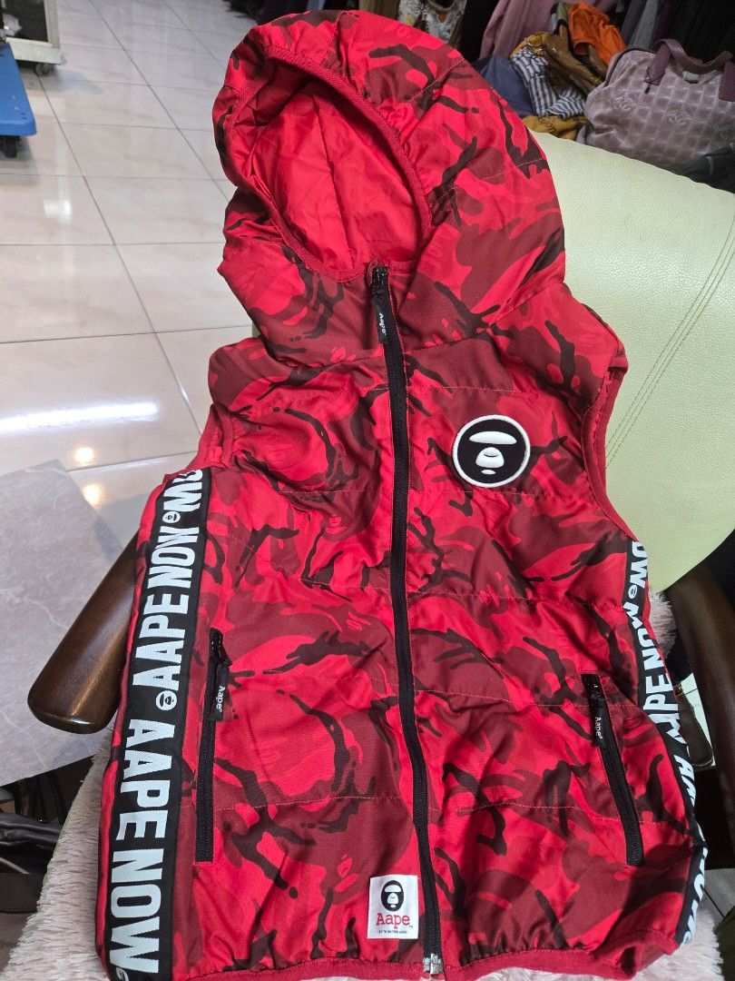 Aape hoddie sleeveles (Category: Hoodies) located in Quezon City. Submitted by bags4ever (Listing ID 1464151937, Image 1). Description: onhand actual photo.