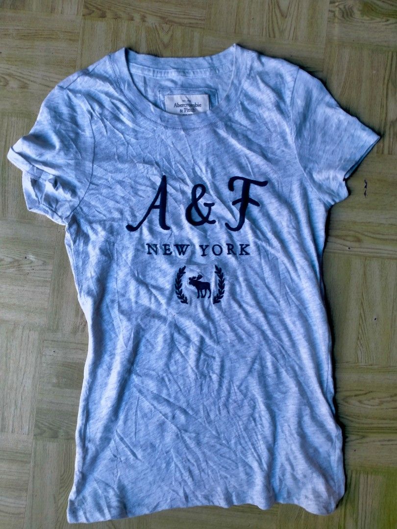 Abercrombie and Fitch gray (Category: Blouses) located in Maco. Submitted by nothingabove300shop (Listing ID 1464280449, Image 1). Description: size-Xs Wash before shipping gray color.