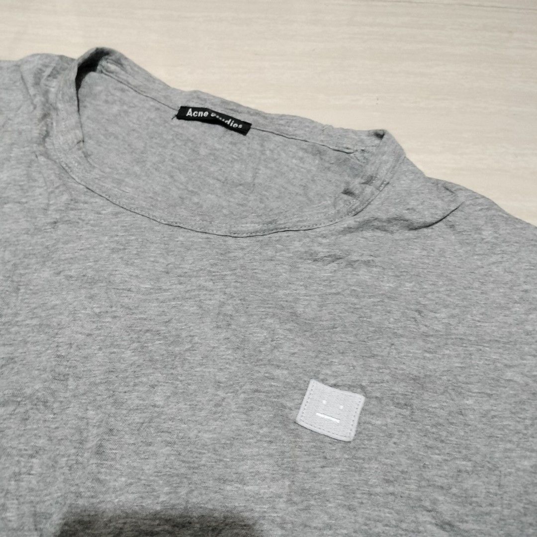 ACNE STUDIOS NASH FACE SHIRT (Category: Luxury Apparel) located in Sariaya. Submitted by social_animalz (Listing ID 1464291392, Image 2). Description: 21.5 x 27.5 needs washing only sa hem shipping fee is not included.