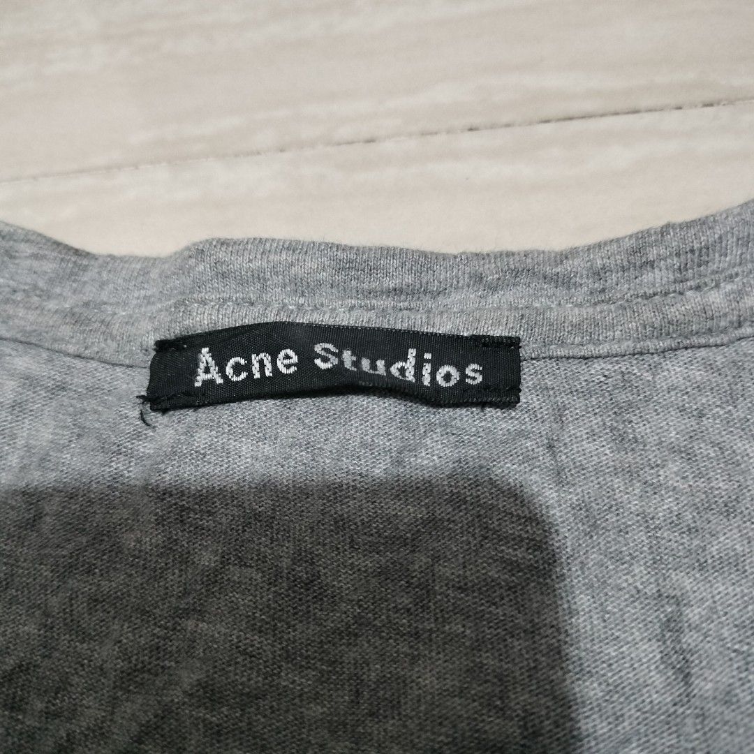ACNE STUDIOS NASH FACE SHIRT (Category: Luxury Apparel) located in Sariaya. Submitted by social_animalz (Listing ID 1464291392, Image 3). Description: 21.5 x 27.5 needs washing only sa hem shipping fee is not included.