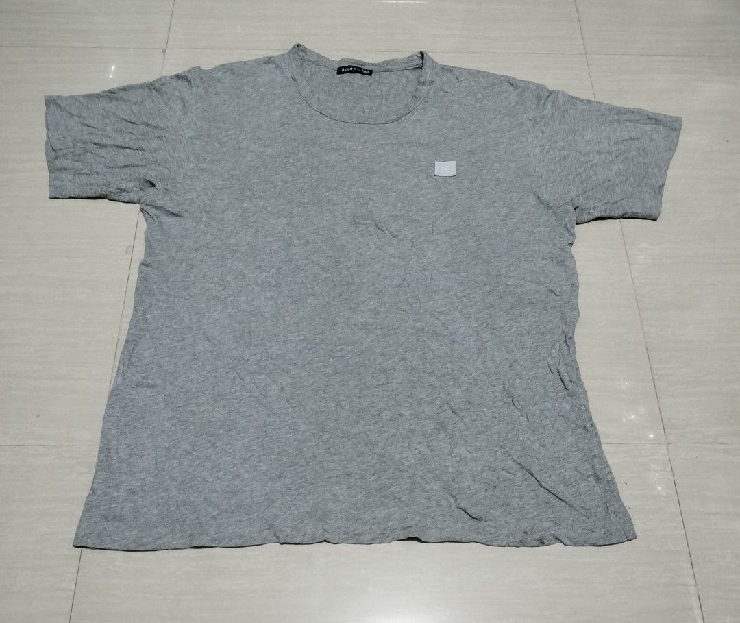 ACNE STUDIOS NASH FACE SHIRT (Category: Luxury Apparel) located in Sariaya. Submitted by social_animalz (Listing ID 1464291392, Image 1). Description: 21.5 x 27.5 needs washing only sa hem shipping fee is not included.
