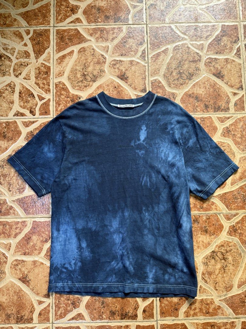 Acne Studios Oversized Tie-Dye T-Shirt “Authentic” (Category: Tshirts & Polo Shirts ) located in Cavite. Submitted by stolengoods116 (Listing ID 1464236791, Image 1). Description: - Acne Studios Oversized tie-dye t-shirt - Dark blue and lighter blue wash - Classic crew neck design - Perfect for everyday casual wear - Size Medium W23 x L29 - Unisex.