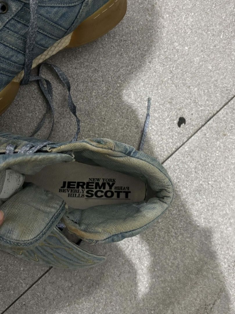 Adidas (Category: Sneakers) located in Caloocan City. Submitted by carlfinds23 (Listing ID 1464300649, Image 3). Description: .