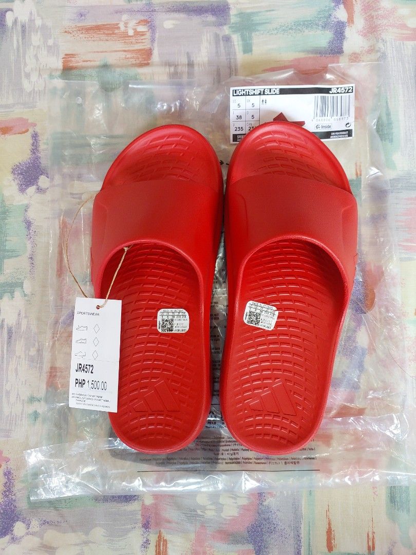 Adidas Lightshift Slide Red Size UK 5 (Category: Slippers & Slides) located in Cebu City. Submitted by choithrift0326 (Listing ID 1464163904, Image 1). Description: - Red Adidas Slides (Model JR4572) - Size: 38 EU / 5 UK / 5 US / 235mm - Original Price: PHP 1,500.00 - Made in Vietnam - Ideal for casual wear or post-sports relaxation.