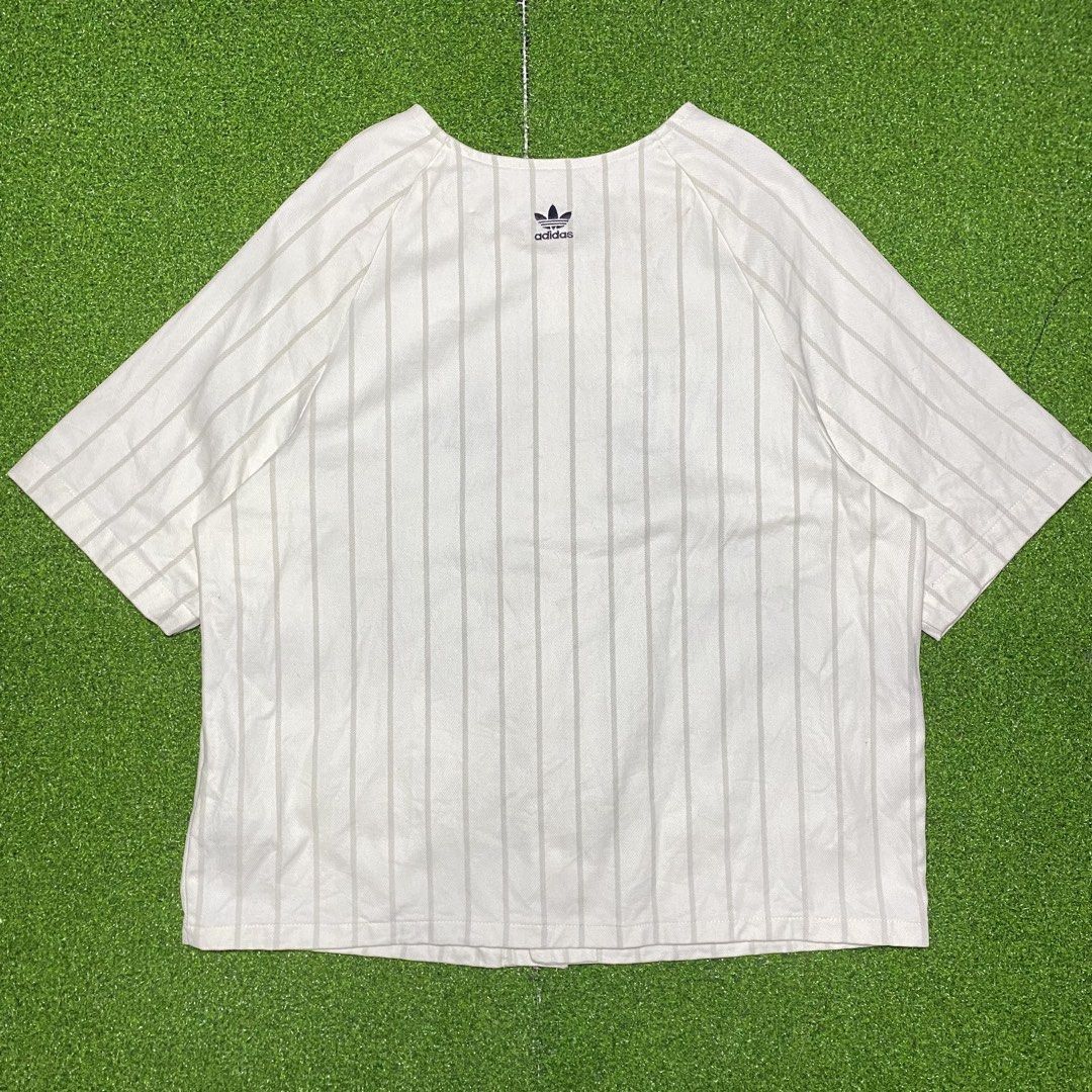 ADIDAS BASEBALL JERSEY (Category: Activewear) located in Zaragoza. Submitted by kurlarances (Listing ID 1464294590, Image 2). Description: ADIDAS BASEBALL JERSEY ‎ size medium ‎dimes W21/L25 ‎condition EXCELLENT ‎color rate 9.8/10 ‎issue NONE.