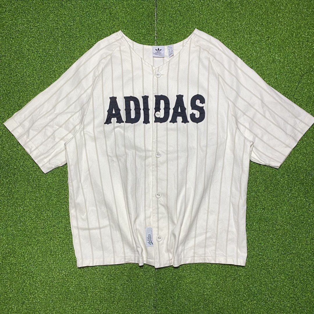 ADIDAS BASEBALL JERSEY (Category: Activewear) located in Zaragoza. Submitted by kurlarances (Listing ID 1464294590, Image 1). Description: ADIDAS BASEBALL JERSEY ‎ size medium ‎dimes W21/L25 ‎condition EXCELLENT ‎color rate 9.8/10 ‎issue NONE.