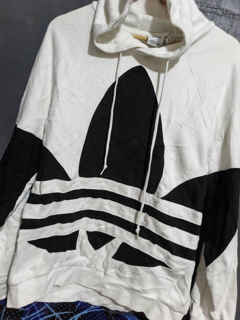 Adidas Big Logo Hoodie (Category: Luxury Apparel) located in Tacurong. Submitted by lyjetbrandedfinds_1827 (Listing ID 1464161652, Image 2). Description: M-L As new.