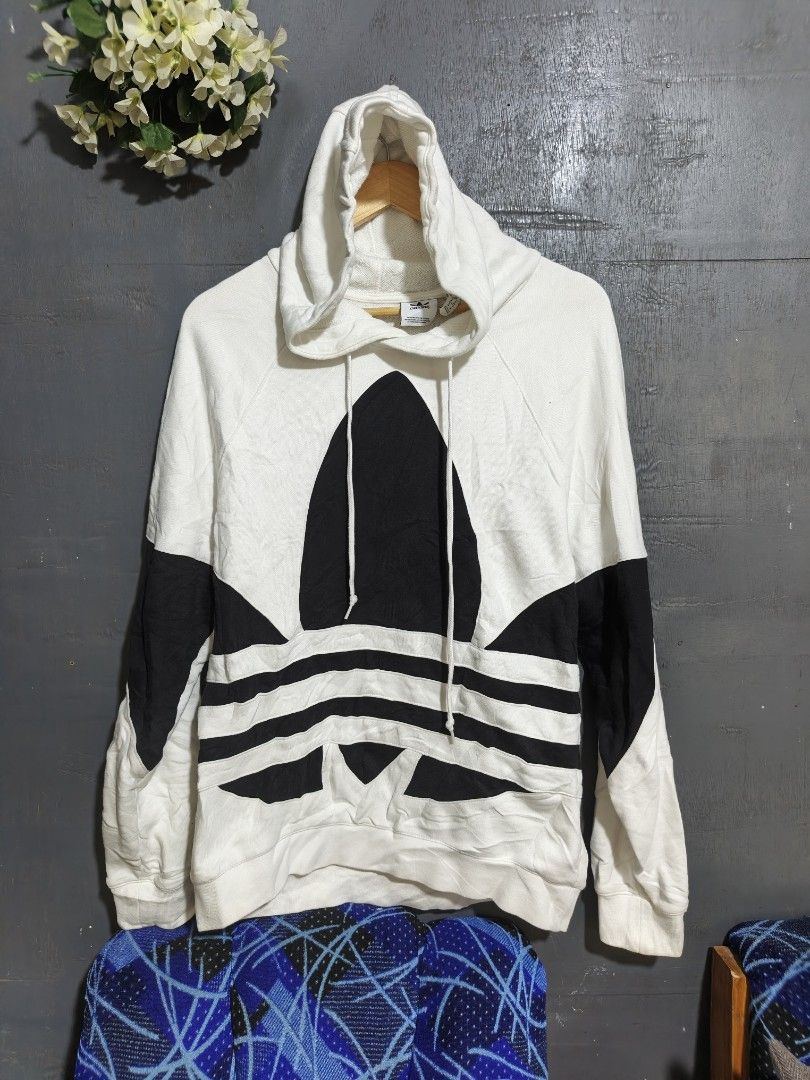 Adidas Big Logo Hoodie (Category: Luxury Apparel) located in Tacurong. Submitted by lyjetbrandedfinds_1827 (Listing ID 1464161652, Image 1). Description: M-L As new.