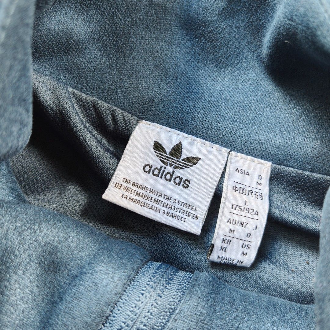 ADIDAS CNY JACKET (Category: Coats, Jackets and Outerwear) located in Las Pinas. Submitted by omakimushroom (Listing ID 1464162052, Image 3). Description: NOT UKAY! Personal preloved Adidas CNY jacket Size Large Color may vary sa photos. Actual color attached in post. No issues No longer in use 4k+sf Pay first Jnt, lalamove, pickup sa bahay Location: Las Piñas, Metro Manila.