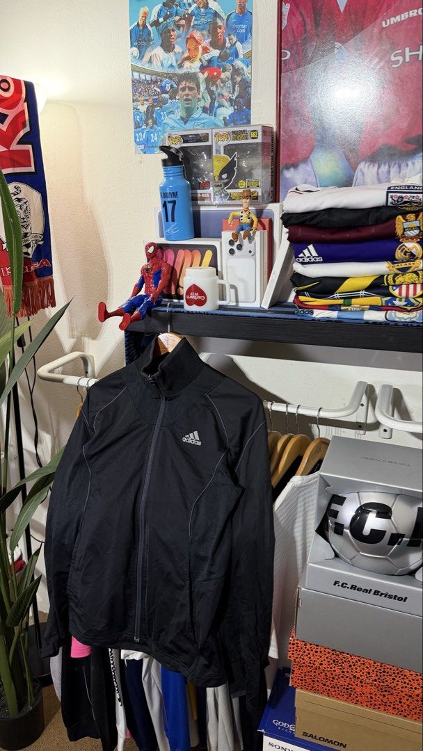 Adidas Jacket (Category: Activewear) located in Kota Bharu. Submitted by yedjualsemua (Listing ID 1464230921, Image 1). Description: PIT 19 LABUH 25 RM 38.
