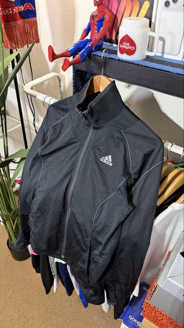 Adidas Jacket (Category: Activewear) located in Kota Bharu. Submitted by yedjualsemua (Listing ID 1464230921, Image 2). Description: PIT 19 LABUH 25 RM 38.