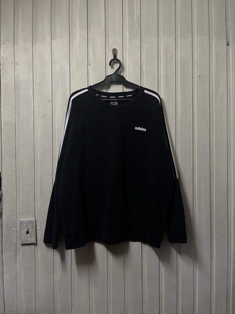 Adidas Long Sleeve Sweater (Category: Coats, Jackets and Outerwear) located in Muntinlupa City. Submitted by ninenine.collective (Listing ID 1464141458, Image 2). Description: Adidas Long Sleeve Sweater 27/28 - P 500.