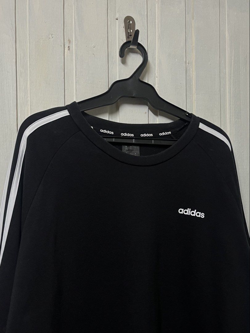 Adidas Long Sleeve Sweater (Category: Coats, Jackets and Outerwear) located in Muntinlupa City. Submitted by ninenine.collective (Listing ID 1464141458, Image 1). Description: Adidas Long Sleeve Sweater 27/28 - P 500.