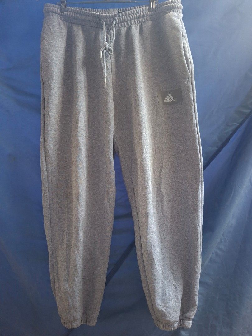 ADIDAS Men's Essentials FeelVivid Sweatpants (Category: Activewear) located in Cavite. Submitted by adynnej.various.items (Listing ID 1464217069, Image 1). Description: Have minor stain - see pictures SIZE: 2XL ON TAG W: 34-40 L: 38 COLOR RATE: 9/10.
