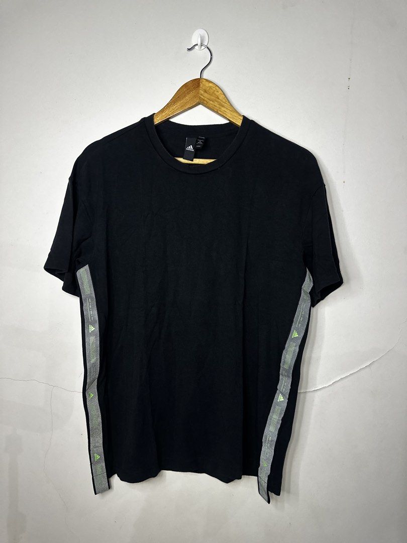 ADIDAS SIDE TAPE (Category: Tshirts & Polo Shirts ) located in Molave. Submitted by thriftmate13 (Listing ID 1464200248, Image 1). Description: .