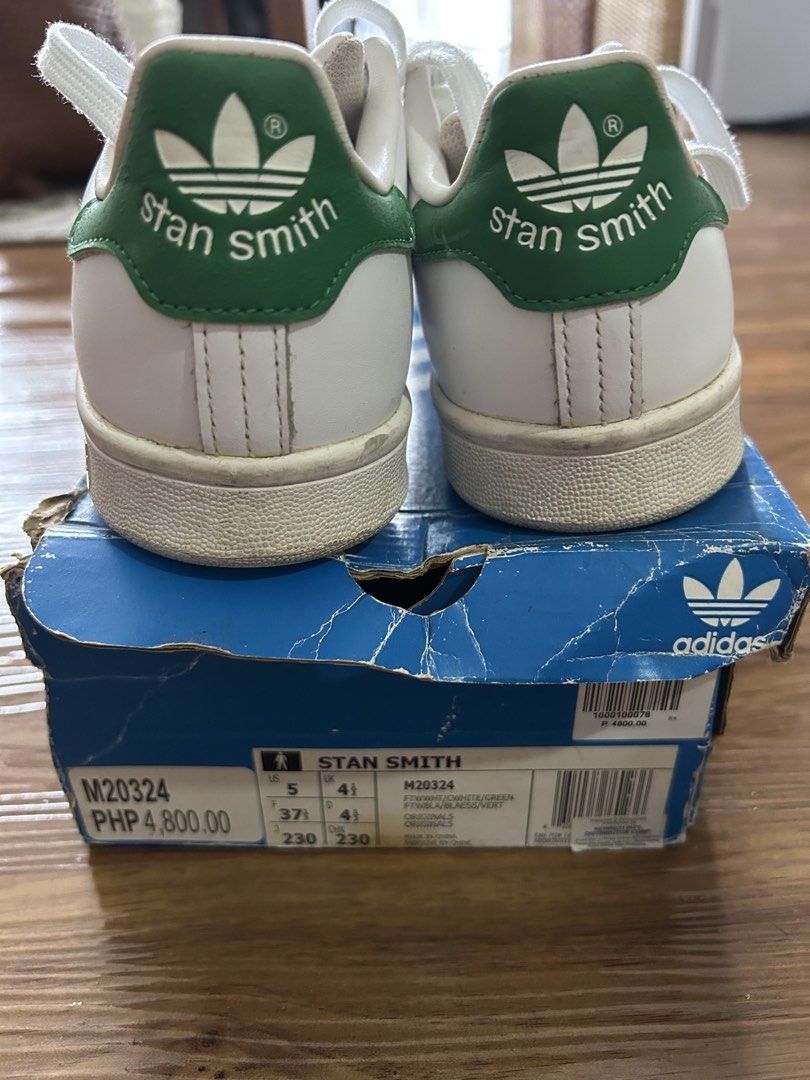 Adidas Stan Smith White Green Leather Sneakers (Category: Sneakers) located in Paranaque City. Submitted by shopneutralsandhues (Listing ID 1464169102, Image 3). Description: - Classic Adidas Stan Smith sneakers - White leather with iconic green heel tab - Perfect for everyday style - Original box included.