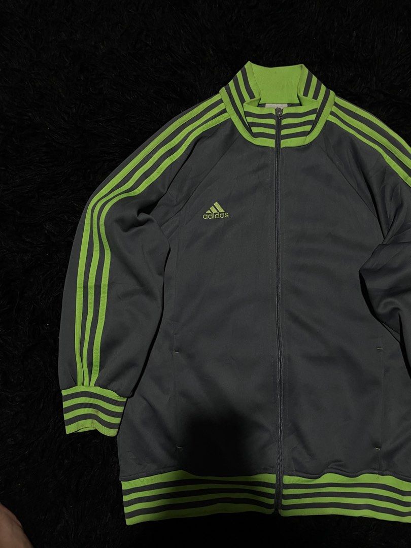 Adidas track jacket (Category: Coats, Jackets and Outerwear) located in San Jose. Submitted by aldbbch (Listing ID 1464166978, Image 2). Description: .