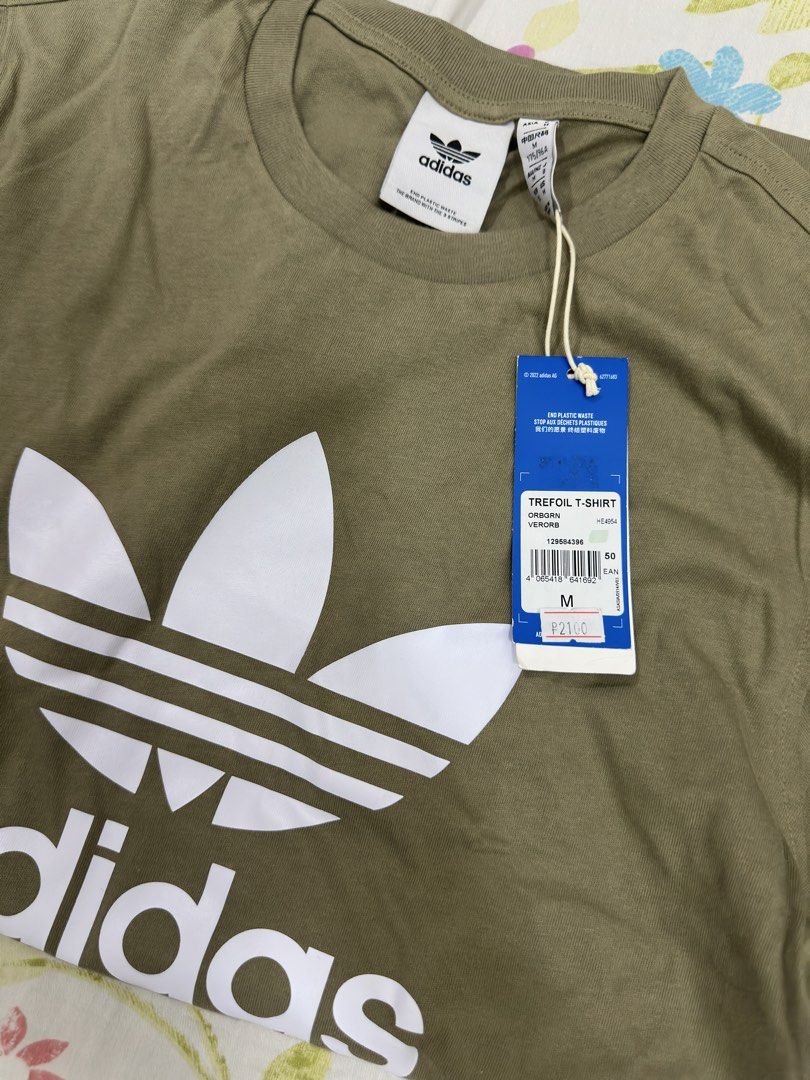 Adidas t-shirt (Category: Tshirts & Polo Shirts ) located in Pasay City. Submitted by 1998mortzon (Listing ID 1464315828, Image 2). Description: Adidas olive green trifoil t-shirt Size medium - 22 x 29 .
