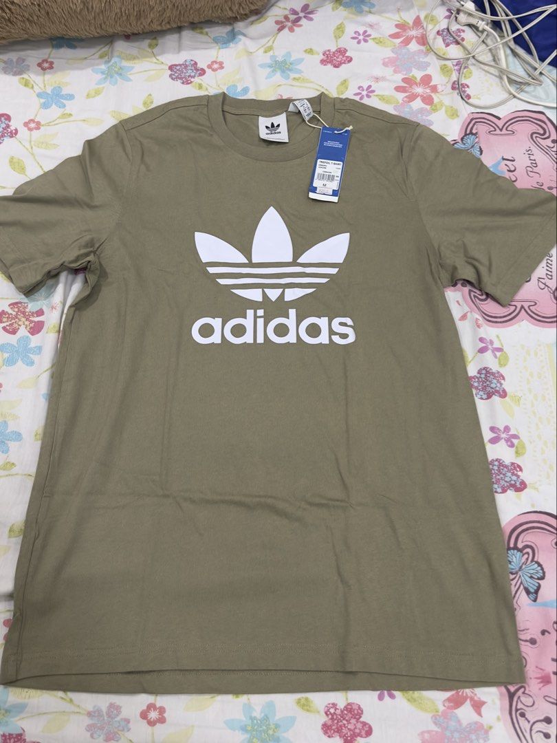 Adidas t-shirt (Category: Tshirts & Polo Shirts ) located in Pasay City. Submitted by 1998mortzon (Listing ID 1464315828, Image 3). Description: Adidas olive green trifoil t-shirt Size medium - 22 x 29 .