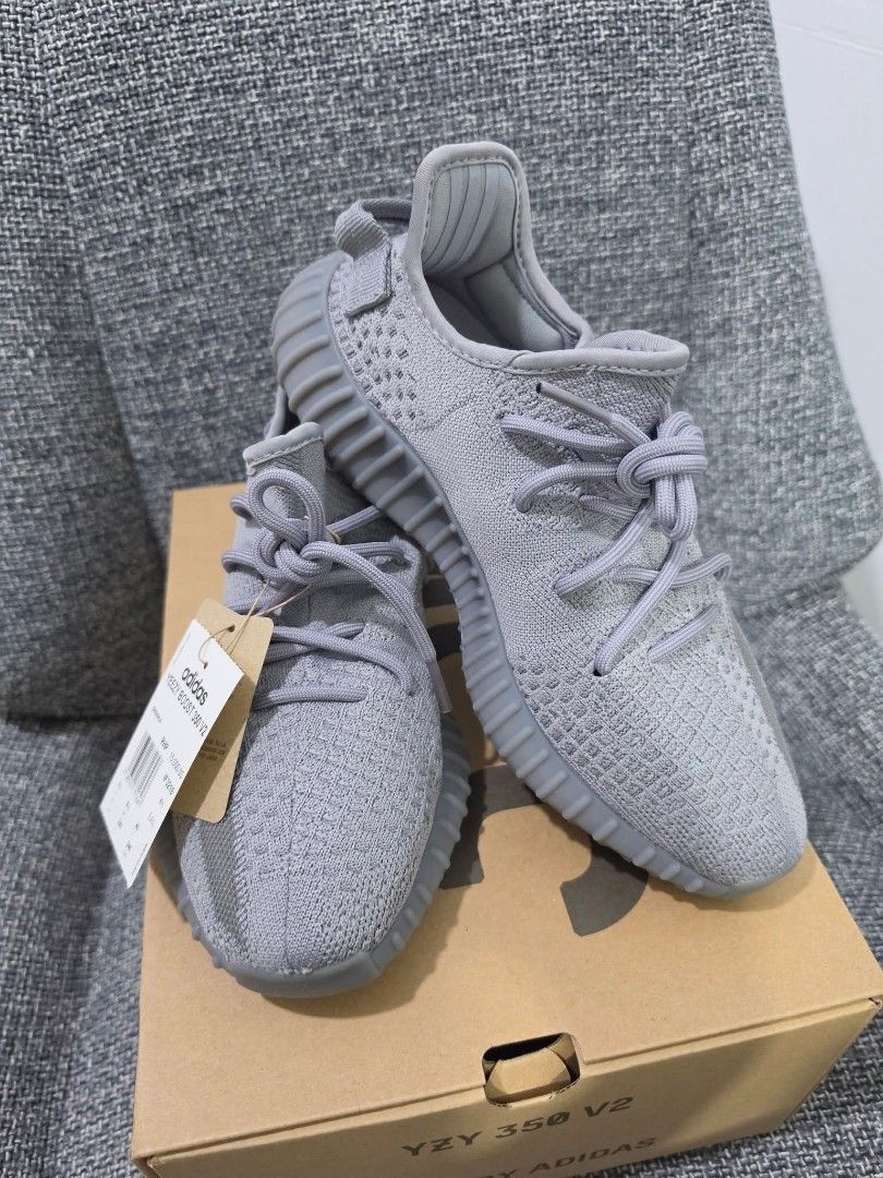 Adidas Yeezy Boost 350 V2 Grey (Category: Sneakers) located in Quezon City. Submitted by mbqueenofthestars (Listing ID 1464293683, Image 2). Description: - Grey Adidas Yeezy Boost 350 V2 - Size: 7 US / 40 EU - Original price: PHP 15,000.00 - Includes original tag and box - Ideal for everyday wear ships from cubao, qc payment via bpi, bdo or gcash.