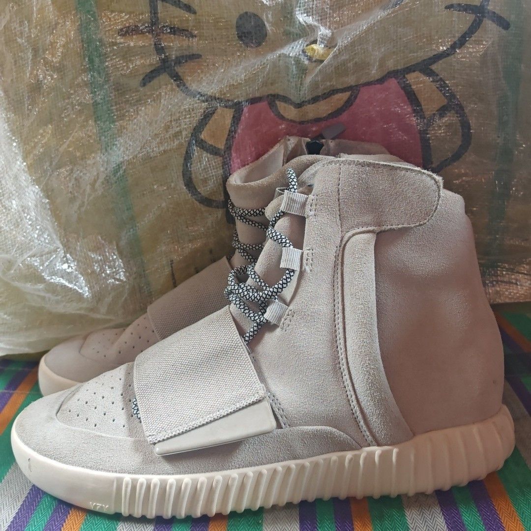Adidaz yeezy (Category: Sneakers) located in Santa Cruz. Submitted by ukayhuntworldwide (Listing ID 1464185185, Image 1). Description: .