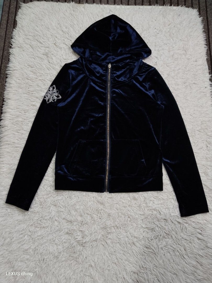 AFFLICTION KANDYCOUTUTE beaded side and back zipup velour. (Category: Coats, Jackets and Outerwear) located in Manila. Submitted by lexusthrift1995 (Listing ID 1464176856, Image 2). Description: Size- SMALL Dimension- 17x21 no tag and washtag good condition ‼️200.pesos plus shipping fee 💸MODE OF PAYMENT- GCASH payment first 🚛MODE OF DELIVERY- J&T or LALAMOVE 📍LOCATION- NORTH CALOOCAN CAMARIN BRGY.177 1705 SUNFLOWER STREET. 🗒Note: Please manag