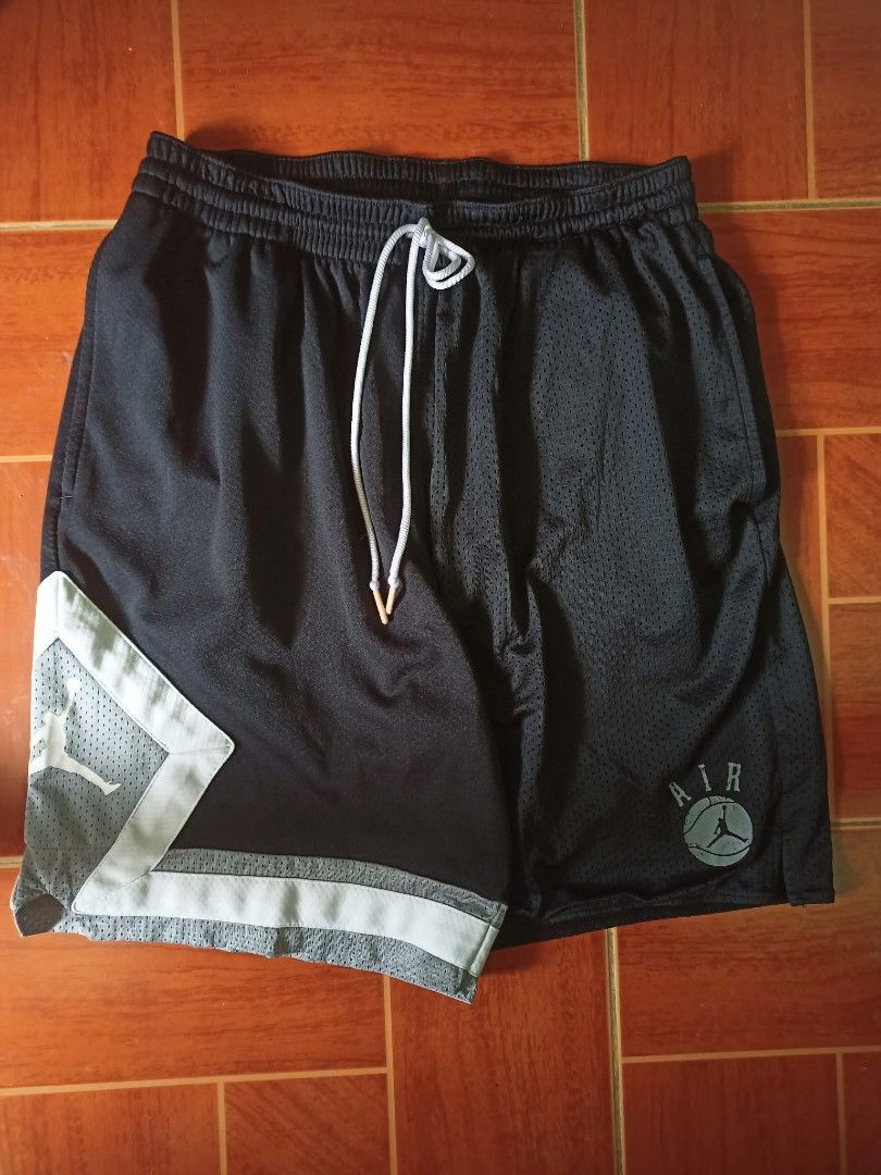 AIR JORDAN (Category: Shorts) located in Tubao. Submitted by th3bo0g3yman (Listing ID 1464231365, Image 2). Description: DIMES With: 28-34 Length: 19.5 Leg Opening: 12 NO ISSUE EXCELLENT CONDITION.