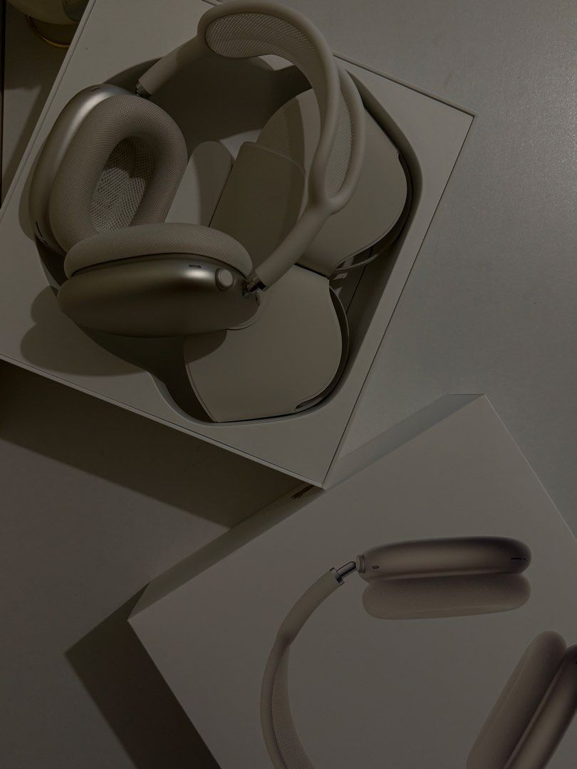 AirPods Max 2 (Category: Headphones & Headsets) located in Makati City. Submitted by unbotheredsky (Listing ID 1464326076, Image 2). Description: - Apple AirPods Max (Starlight) - Purchased from Power Mac Center - Original box, charger and paper bag included - With receipt - Under warranty .