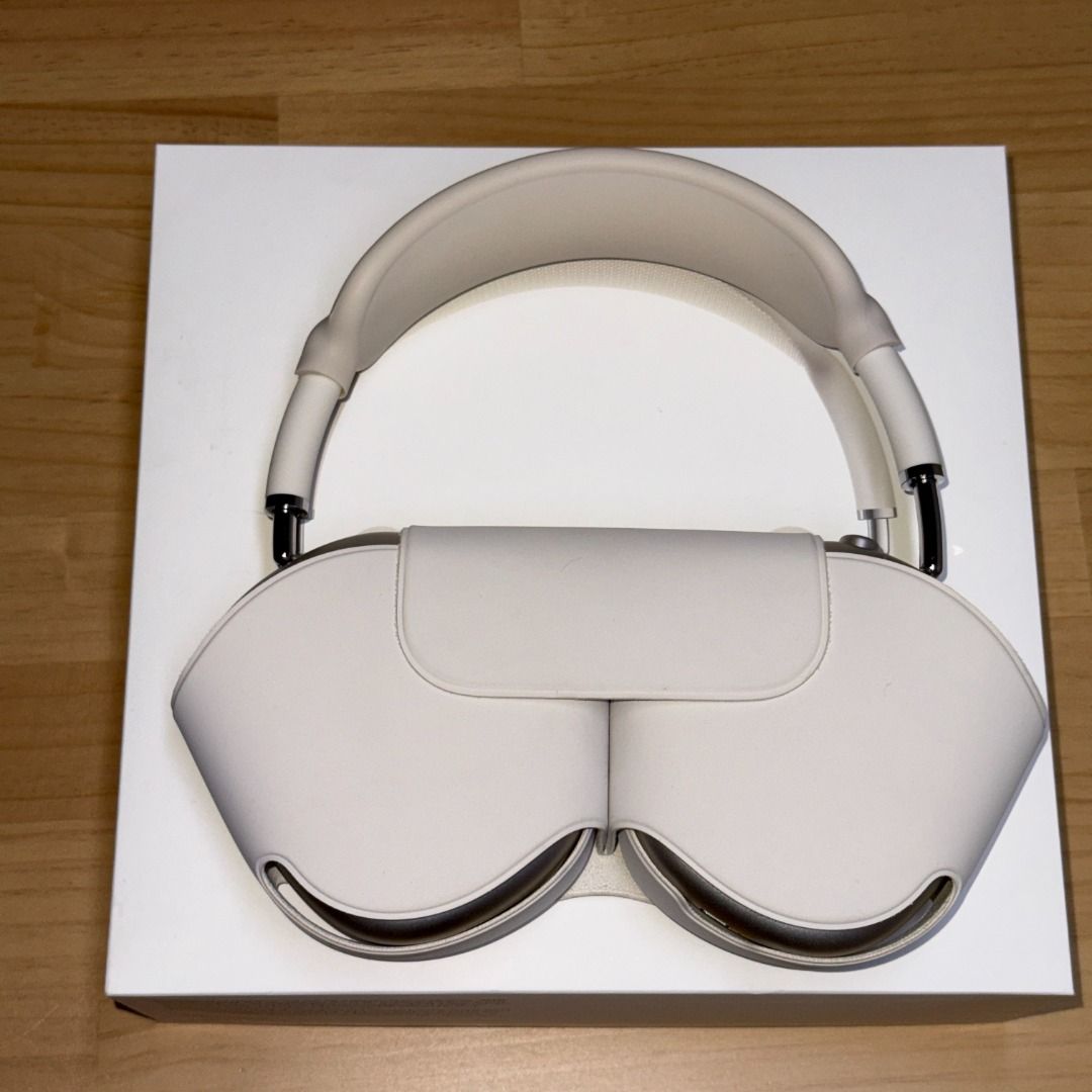 AirPods Max USB C Starlight (Category: Headphones & Headsets) located in Mandaluyong City. Submitted by jldlnd (Listing ID 1464238325, Image 1). Description: Apple AirPods Max Starlight - Purchased from PowerMac Aug 2025 for P34,990 - Lightly used with very slight discoloration in the ear cups but almost unnoticeable - With silicon cover (free) - Complete with receipt - Original box included with unused charging cable - RFS: prefer the Airpods 4 