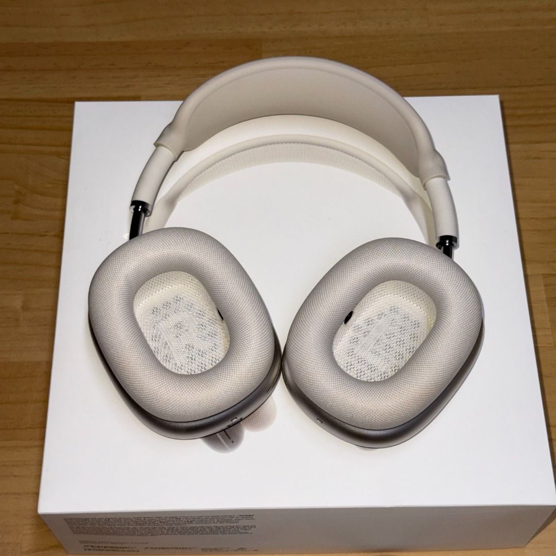 AirPods Max USB C Starlight (Category: Headphones & Headsets) located in Mandaluyong City. Submitted by jldlnd (Listing ID 1464238325, Image 3). Description: Apple AirPods Max Starlight - Purchased from PowerMac Aug 2025 for P34,990 - Lightly used with very slight discoloration in the ear cups but almost unnoticeable - With silicon cover (free) - Complete with receipt - Original box included with unused charging cable - RFS: prefer the Airpods 4 