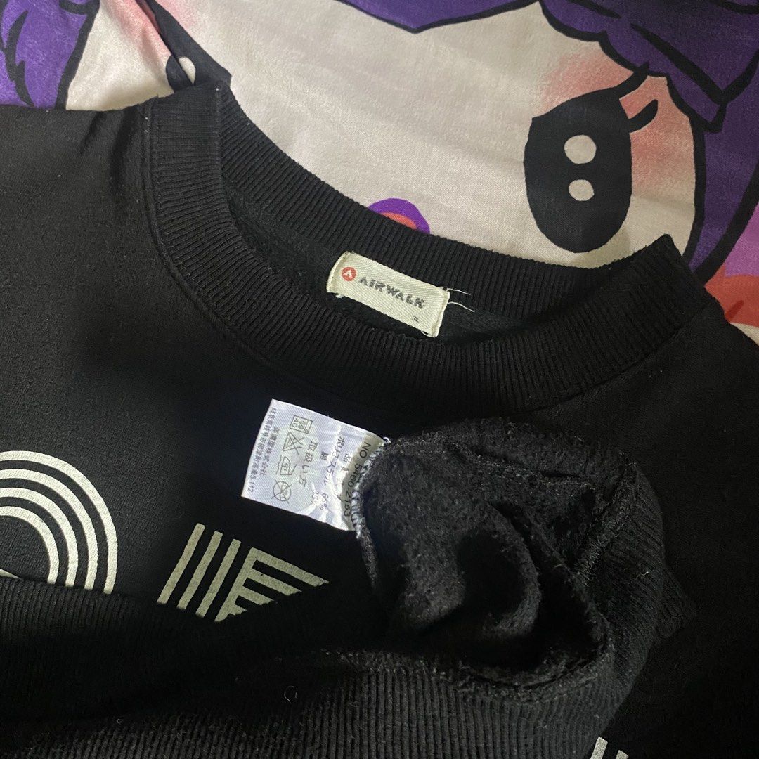 AIRWALK (Category: Coats, Jackets and Outerwear) located in Cavite. Submitted by suotnilowsenze (Listing ID 1464256817, Image 3). Description: AIRWALK Width: 25.5 Length: 29 (XLARGE) Color rate: 9.5/10 Issue: No issue Excellent Condition ₱399 + 125 SHIPPING FEE.