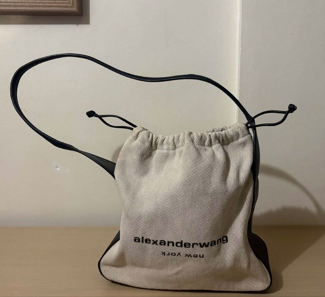 Alexander Wang Calfskin Canvas Ryan Shoulder Bag (Category: Shoulder Bags) located in Cavite. Submitted by chubbsavenue (Listing ID 1464324009, Image 1). Description: .